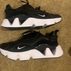 Women’s size 7 NIKE ryz 365